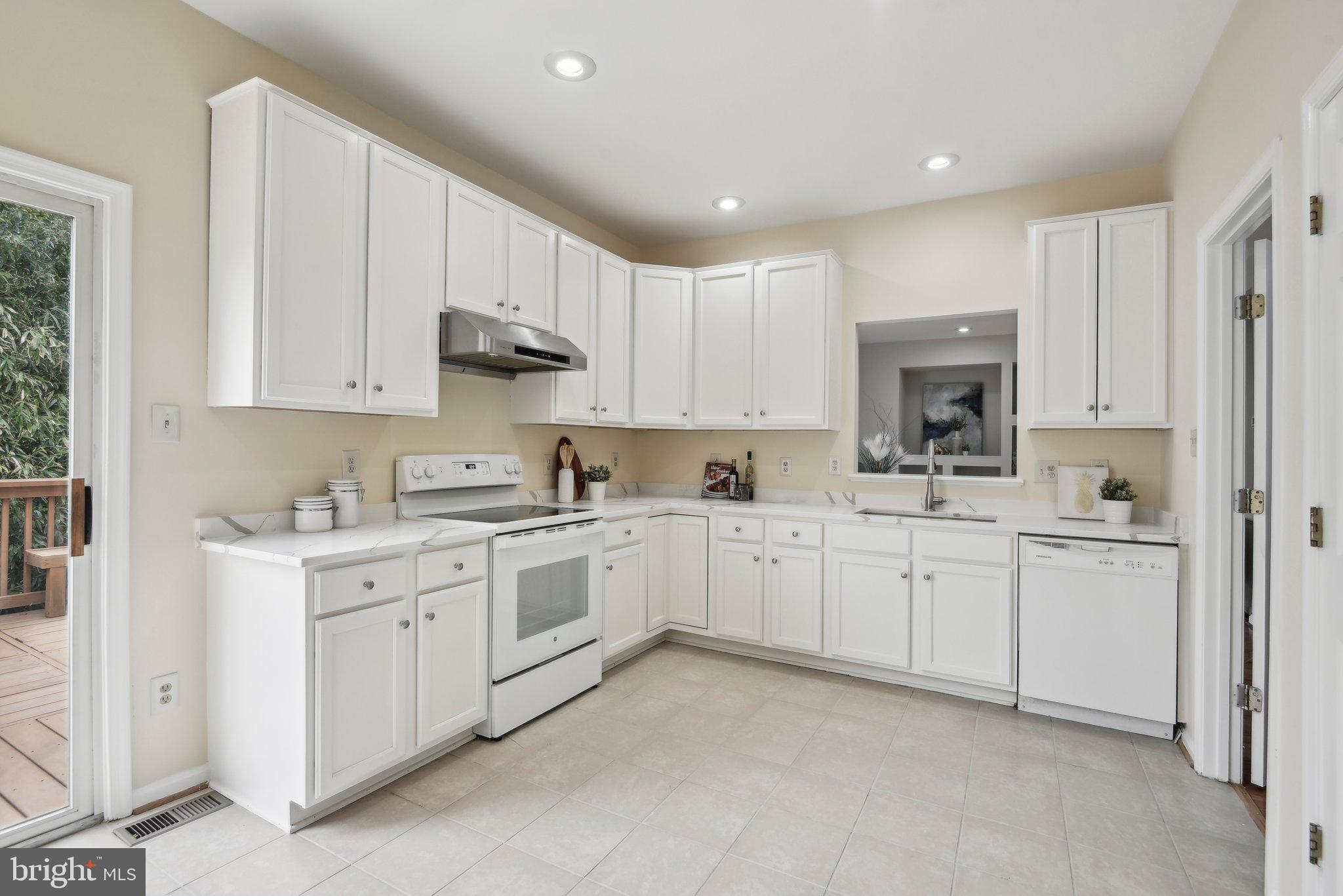 14206 Brenham Drive Centreville, VA 20121 - Photo 18 of 68