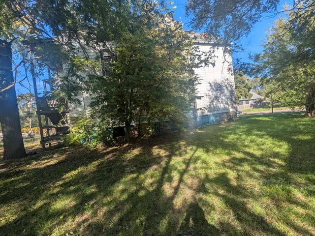a view of yard with trees