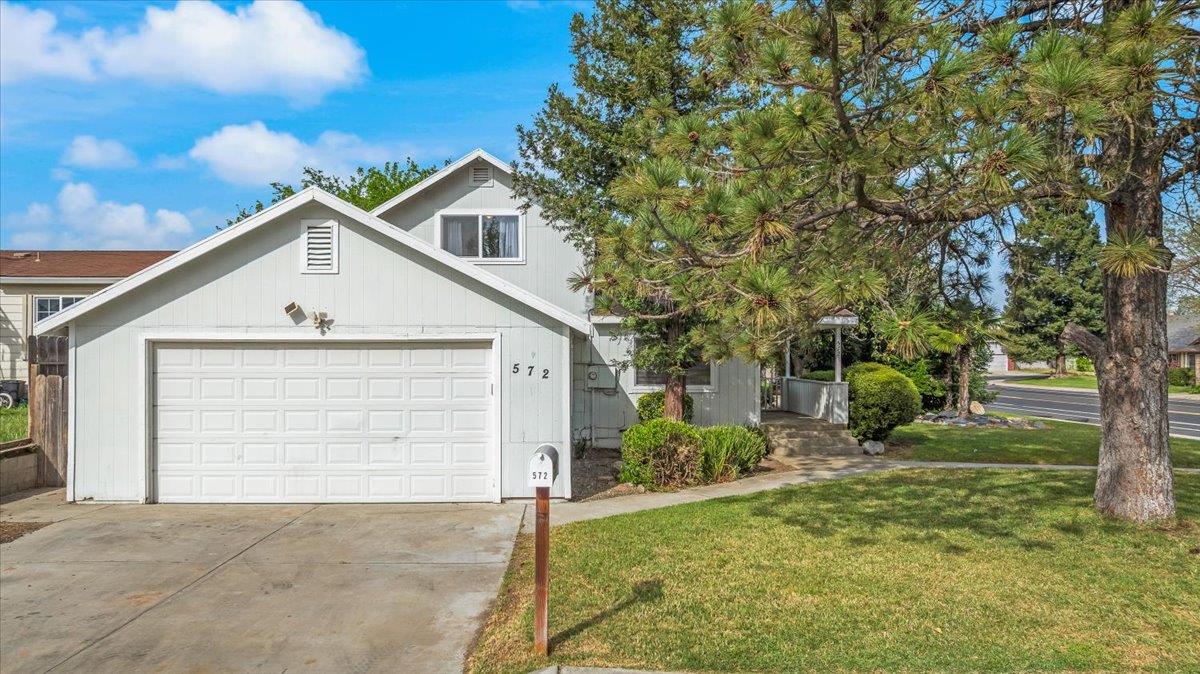572 Pedersen Road Oakdale, CA 95361 - Photo 4 of 36 a front view of a house with a yard and garage