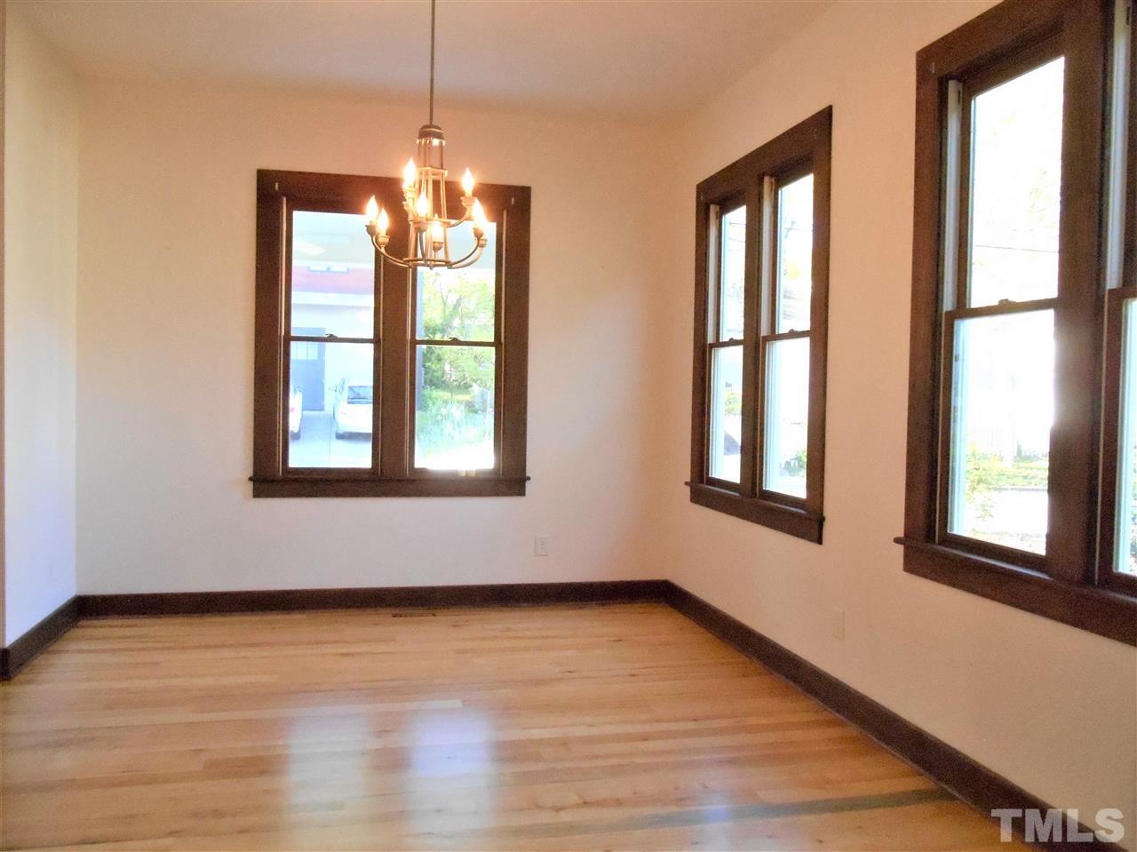 515 Euclid Street Raleigh, NC 27604 - Photo 4 of 24 Full size table can easily fit and has direct access to kitchen.