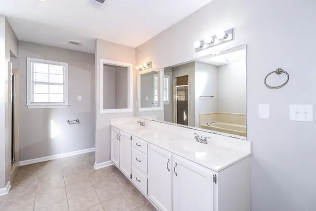 $1,900 | 1261 Fox Trace Drive, Memphis, TN 38016