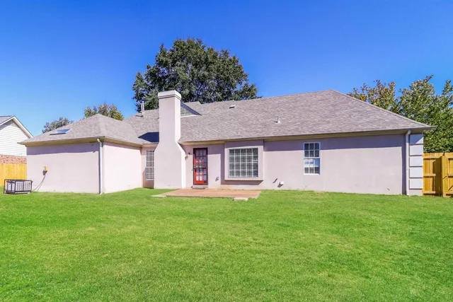 $1,900 | 1261 Fox Trace Drive, Memphis, TN 38016