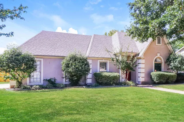 $1,900 | 1261 Fox Trace Drive, Memphis, TN 38016