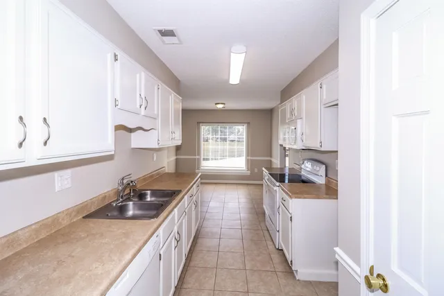 $1,900 | 1261 Fox Trace Drive, Memphis, TN 38016