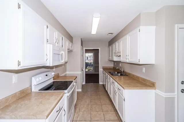 $1,900 | 1261 Fox Trace Drive, Memphis, TN 38016