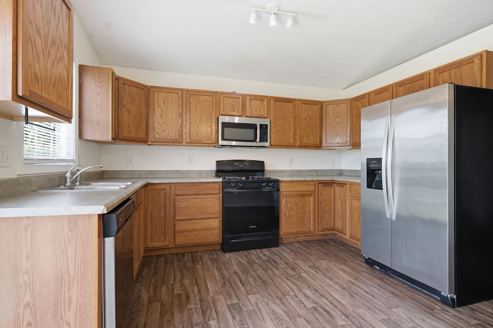 1102 Rader Run Bloomington, IL 61704 - Photo 13 of 32