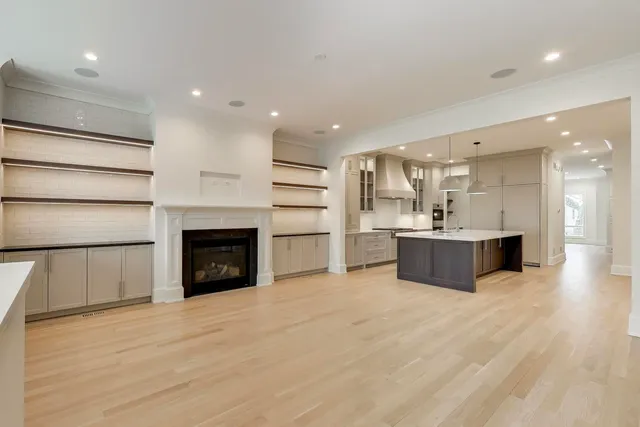 $2,199,999 | 1910 West Fletcher Street, Chicago, IL 60657