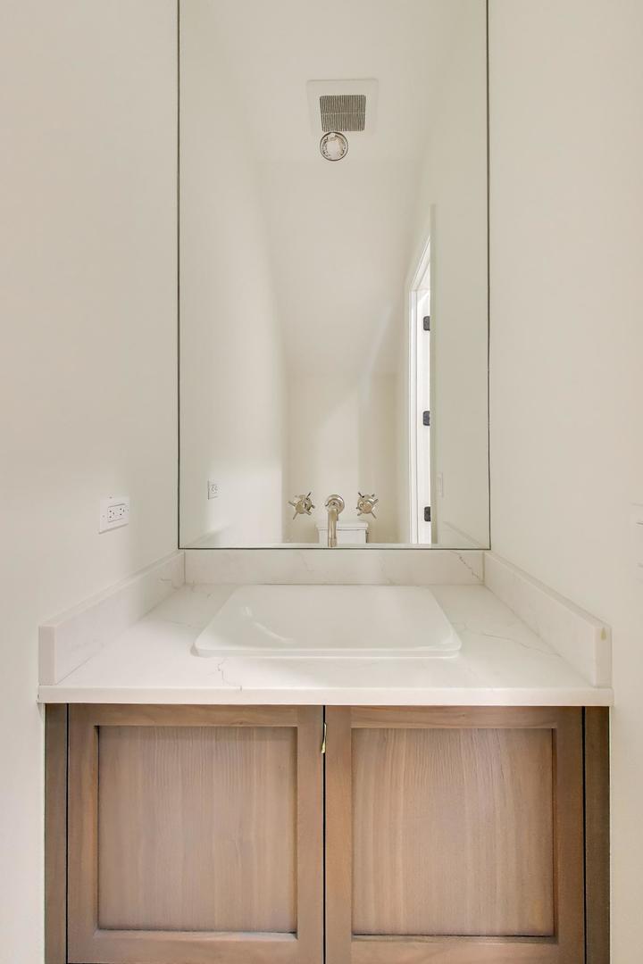 1910 West Fletcher Street Chicago, IL 60657 - Photo 15 of 41