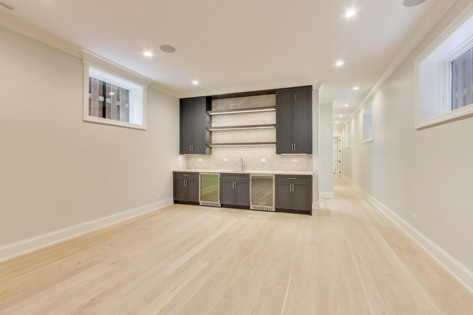 1910 West Fletcher Street Chicago, IL 60657 - Photo 19 of 41