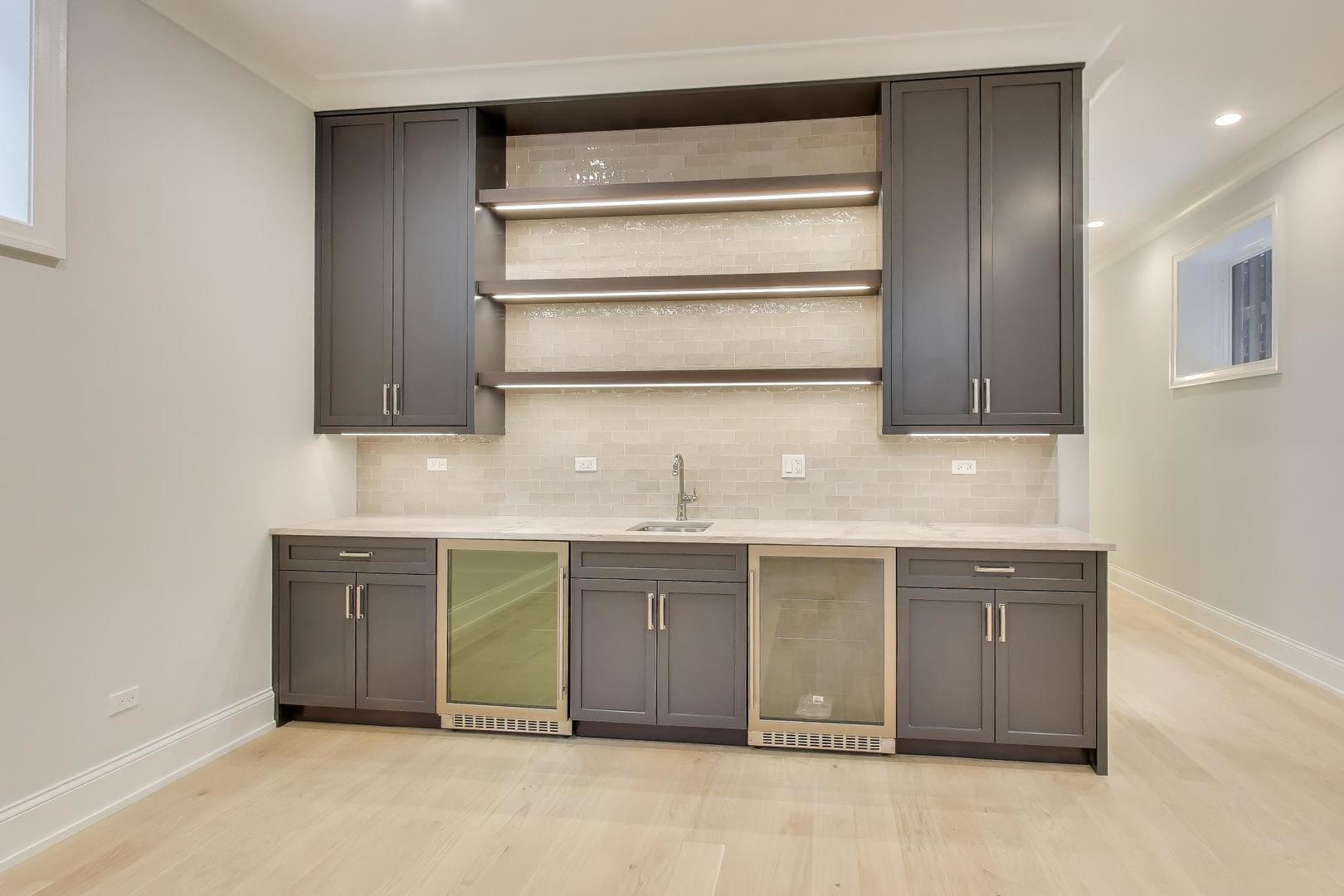 1910 West Fletcher Street Chicago, IL 60657 - Photo 20 of 41