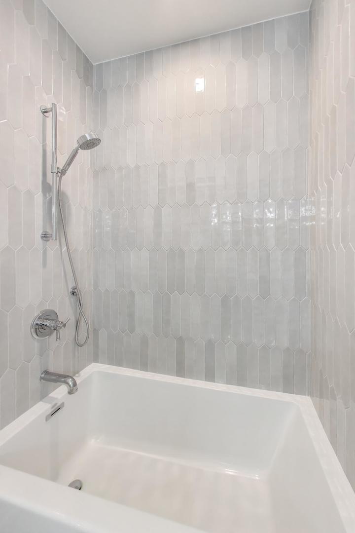 1910 West Fletcher Street Chicago, IL 60657 - Photo 33 of 41