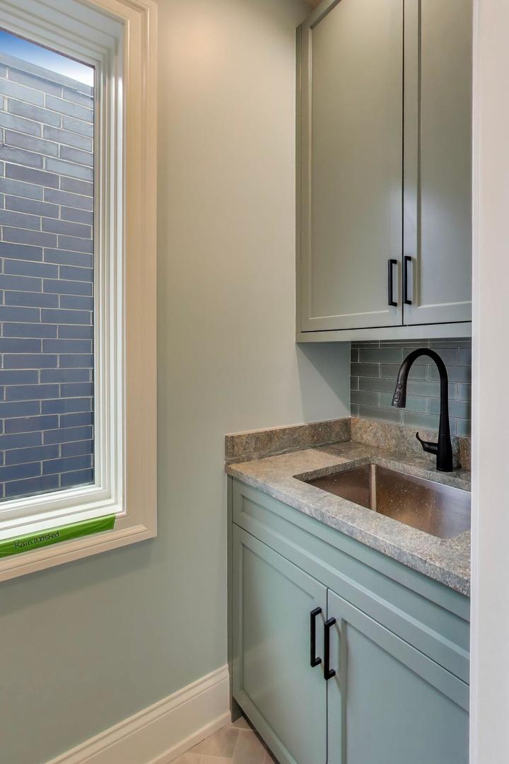 1910 West Fletcher Street Chicago, IL 60657 - Photo 37 of 41