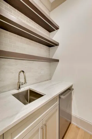 $2,199,999 | 1910 West Fletcher Street, Chicago, IL 60657