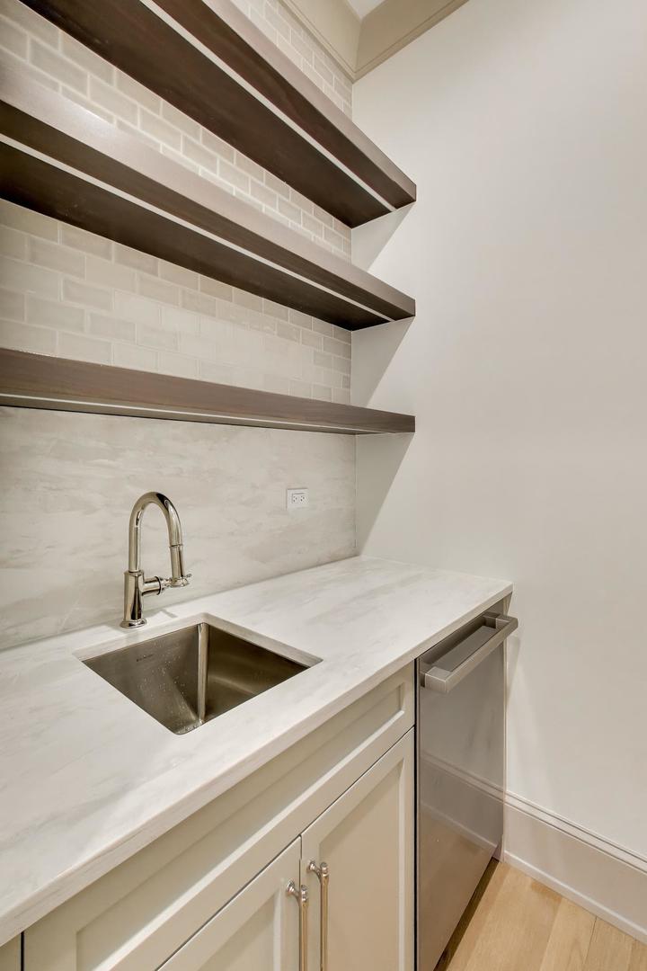 1910 West Fletcher Street Chicago, IL 60657 - Photo 10 of 41