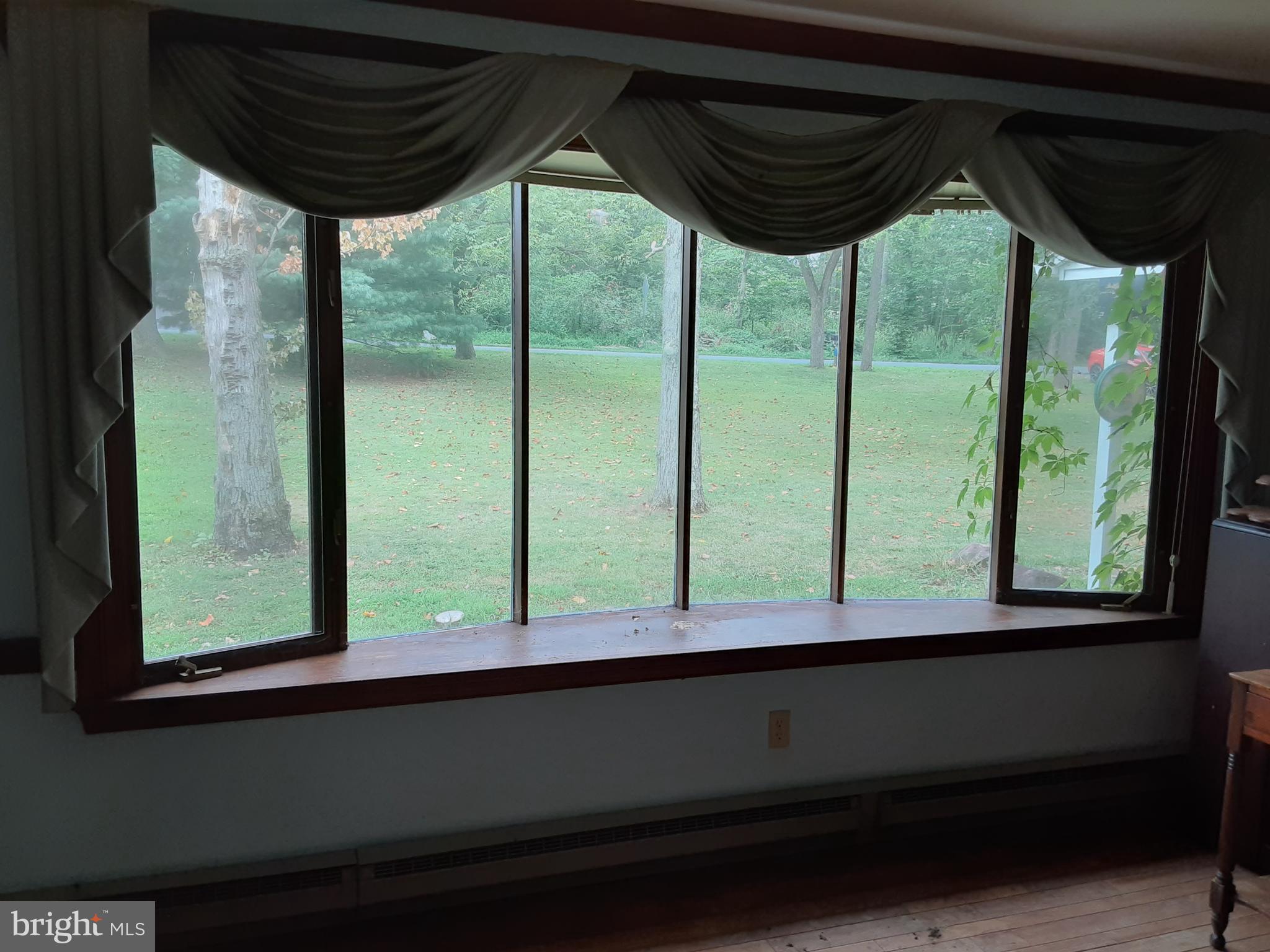 153 Kulp Road Pottstown, PA 19465 - Photo 5 of 26 Large Bay Window