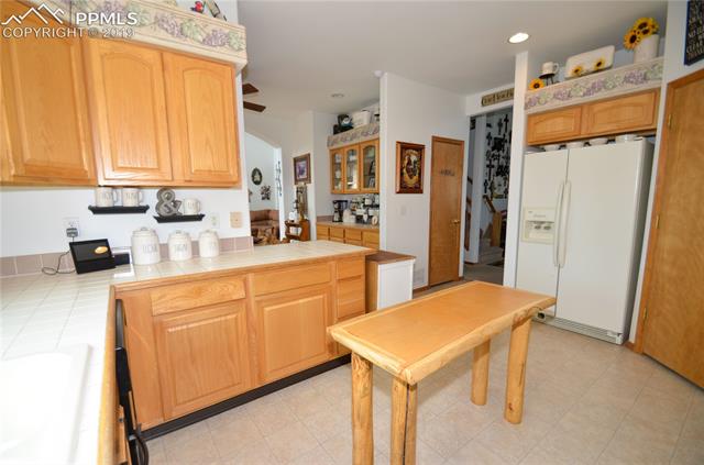 5411 Rondo Way Colorado Springs, CO 80911 - Photo 11 of 34