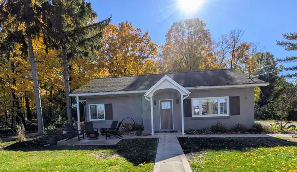 $1,850 | 1674 South Shore Drive, Holland, MI 49423