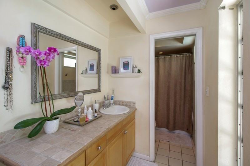 2124 North Conference Drive Boca Raton, FL 33486 - Photo 13 of 13 10_2124NConferenceDrive_13_MasterBathroo
