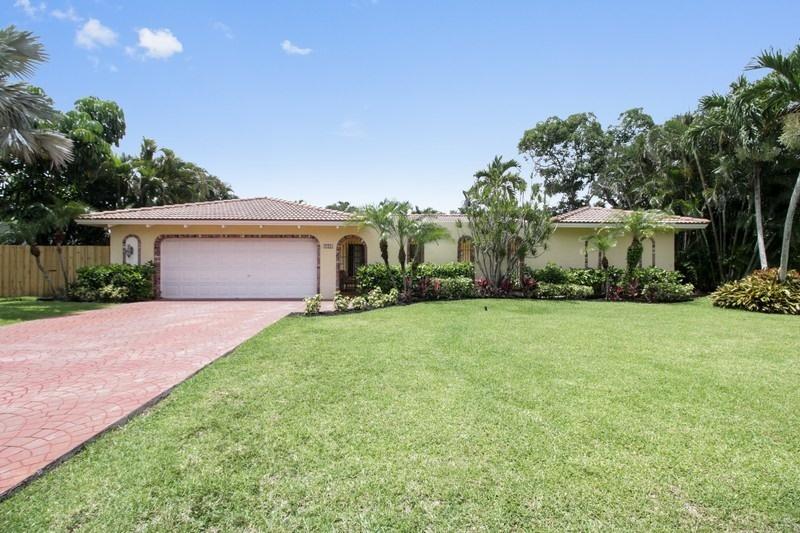 2124 North Conference Drive Boca Raton, FL 33486 - Photo 2 of 13 Front of home