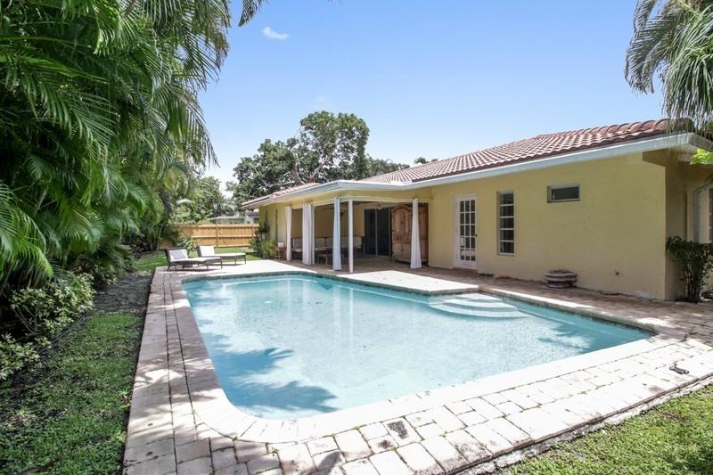 2124 North Conference Drive Boca Raton, FL 33486 - Photo 4 of 13 15_2124NConferenceDrive_337_Pool_FlexMLS