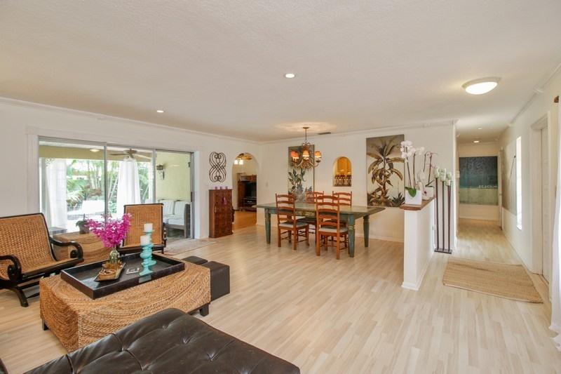 2124 North Conference Drive Boca Raton, FL 33486 - Photo 5 of 13 04_2124NConferenceDrive_93_LivingRoomDin