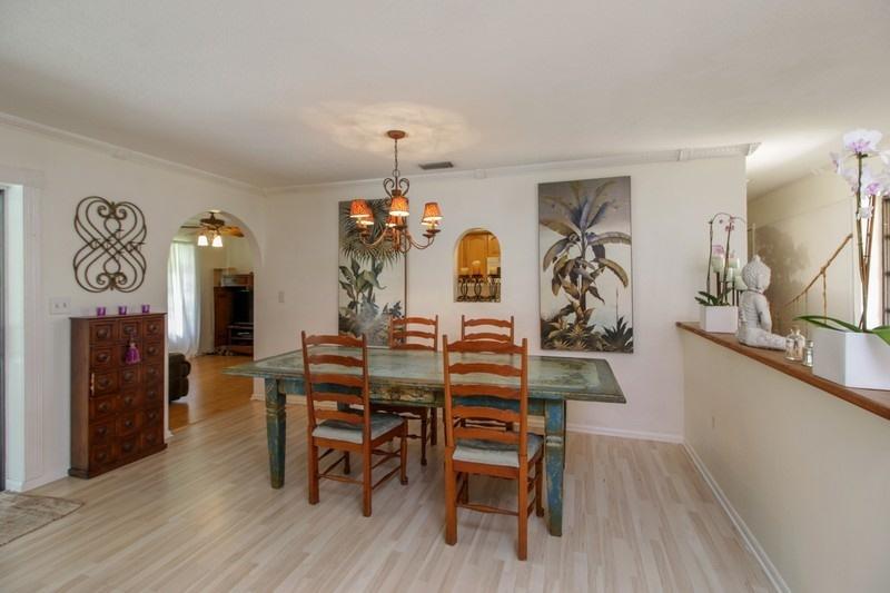 2124 North Conference Drive Boca Raton, FL 33486 - Photo 7 of 13 07_2124NConferenceDrive_2_DiningRoom_Fle