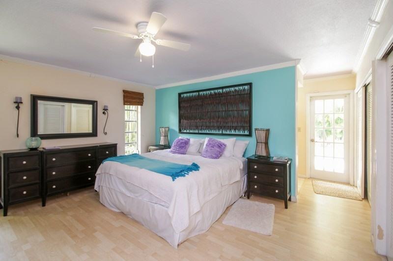2124 North Conference Drive Boca Raton, FL 33486 - Photo 9 of 13 09_2124NConferenceDrive_14_MasterBedroom