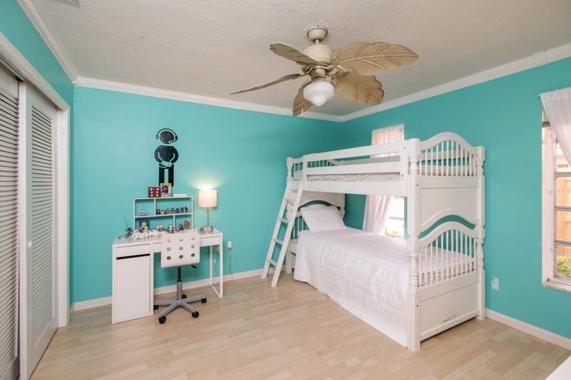 2124 North Conference Drive Boca Raton, FL 33486 - Photo 10 of 13 11_2124NConferenceDrive_18_Bedroom_FlexM