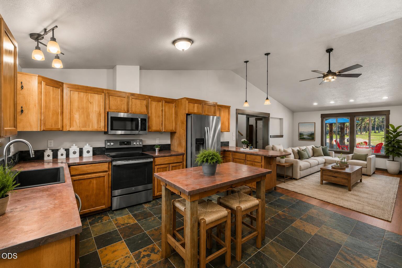17065 Oxnard Road Bend, OR 97707 - Photo 5 of 49