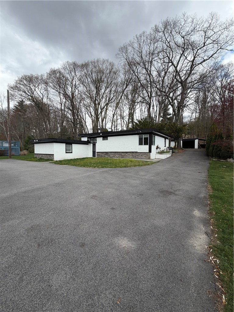 35 Fenwood Avenue Smithfield, RI 02917 - Photo 4 of 21