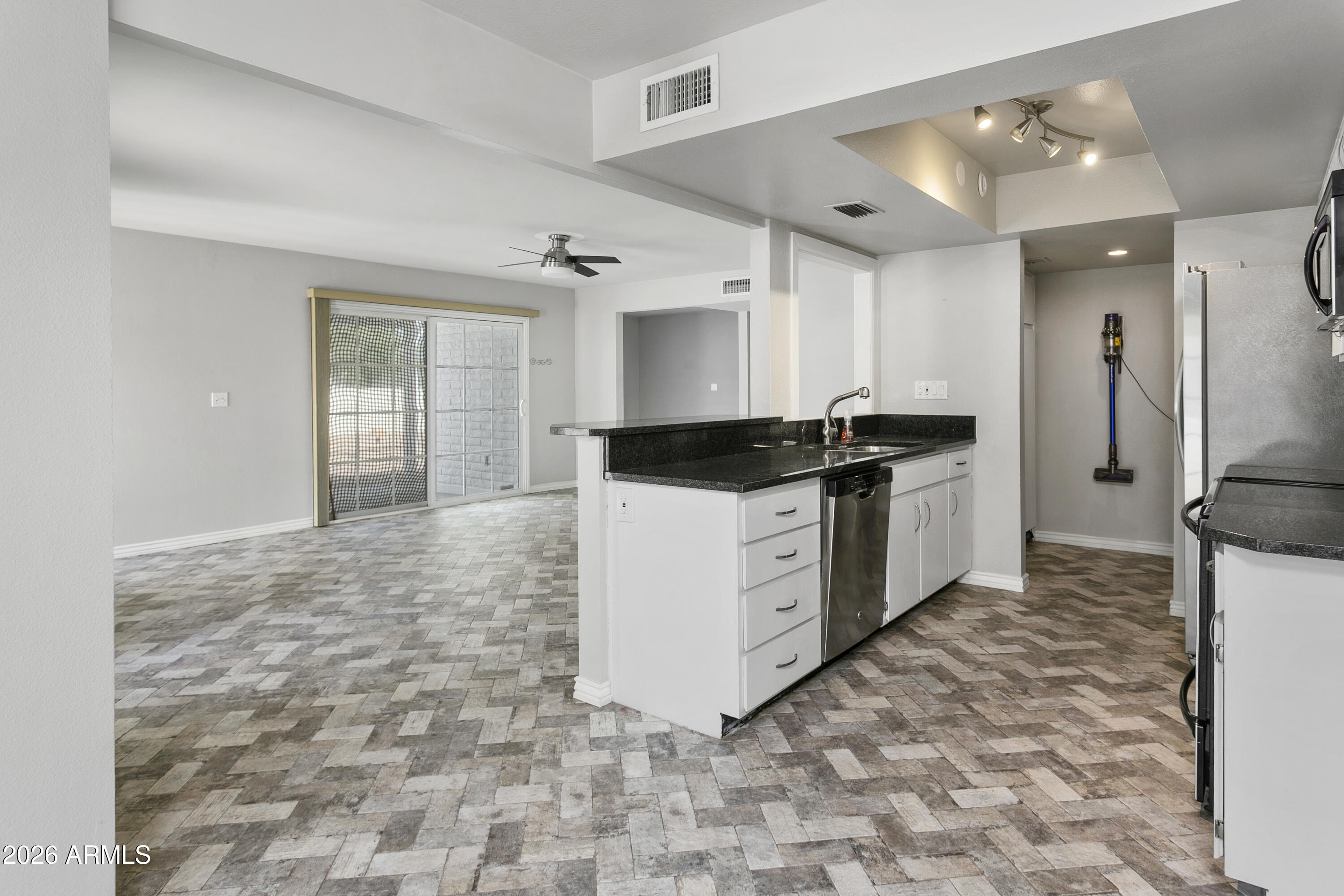 628 East Boca Raton Road Phoenix, AZ 85022 - Photo 12 of 30 Kitchen