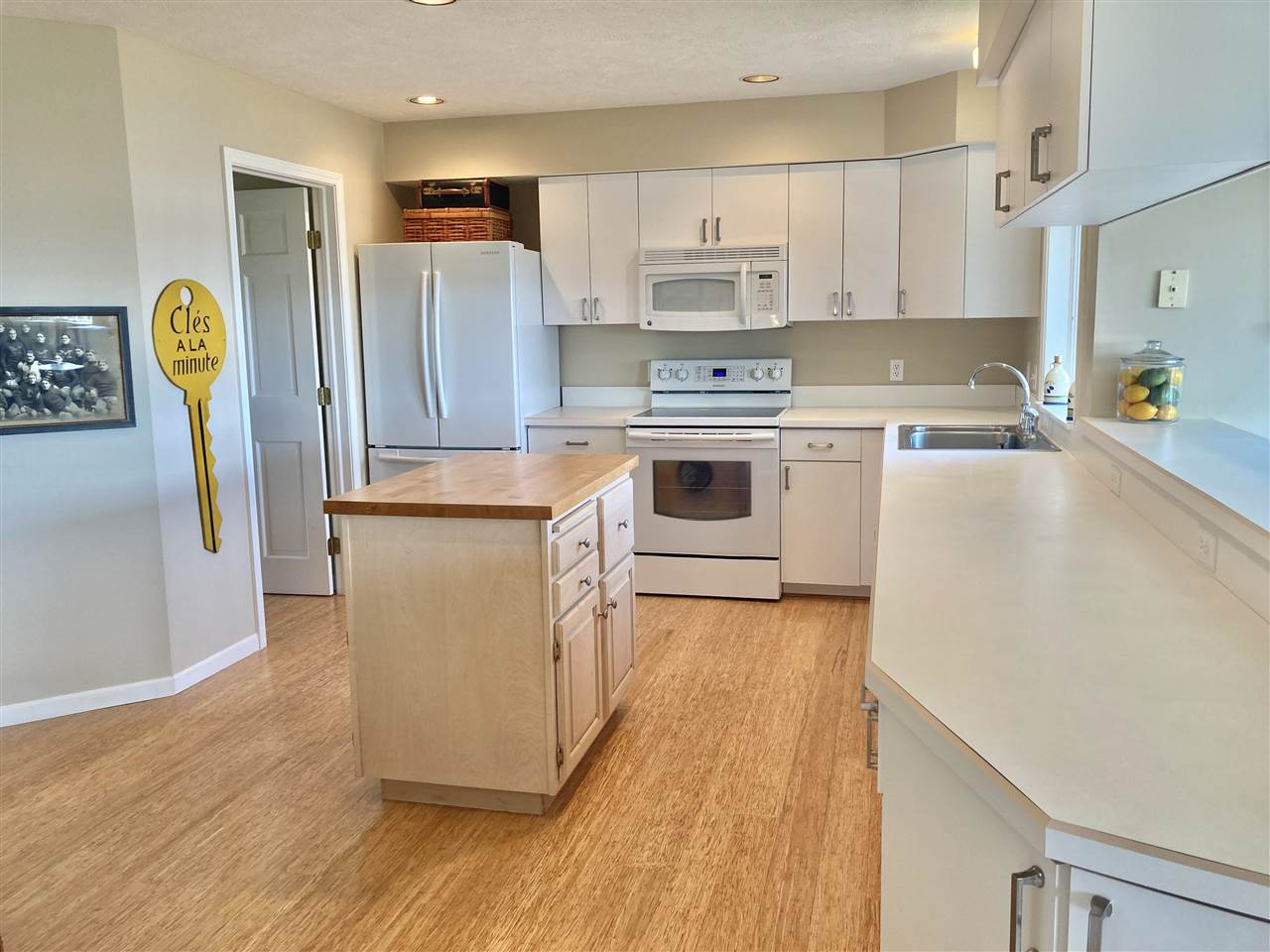 6308 East Ridge Drive Benzonia, MI 49616 - Photo 6 of 35 1890251-5.JPG