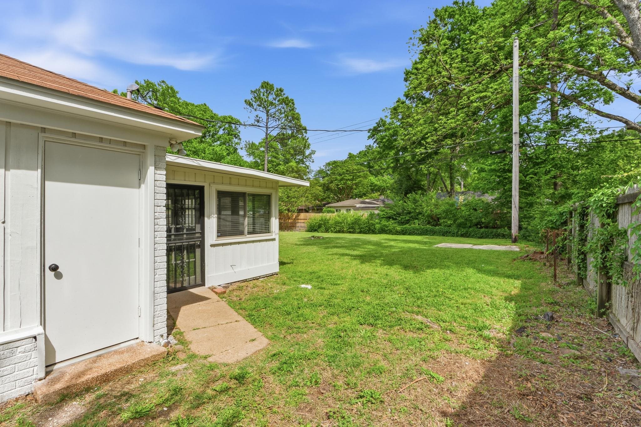 312 Fernway Road Memphis, TN 38117 - Photo 31 of 38 Fenced yard with a sunroom