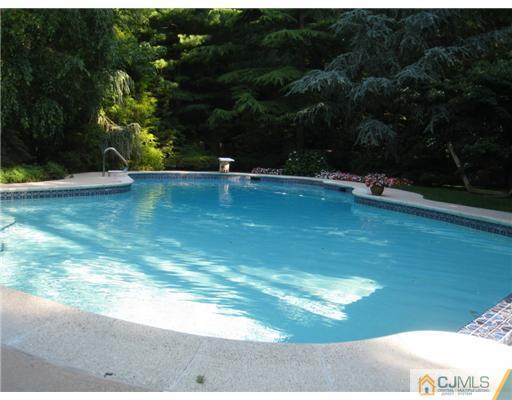 16 Sandra Road East Brunswick, NJ 08816 - Photo 2 of 5