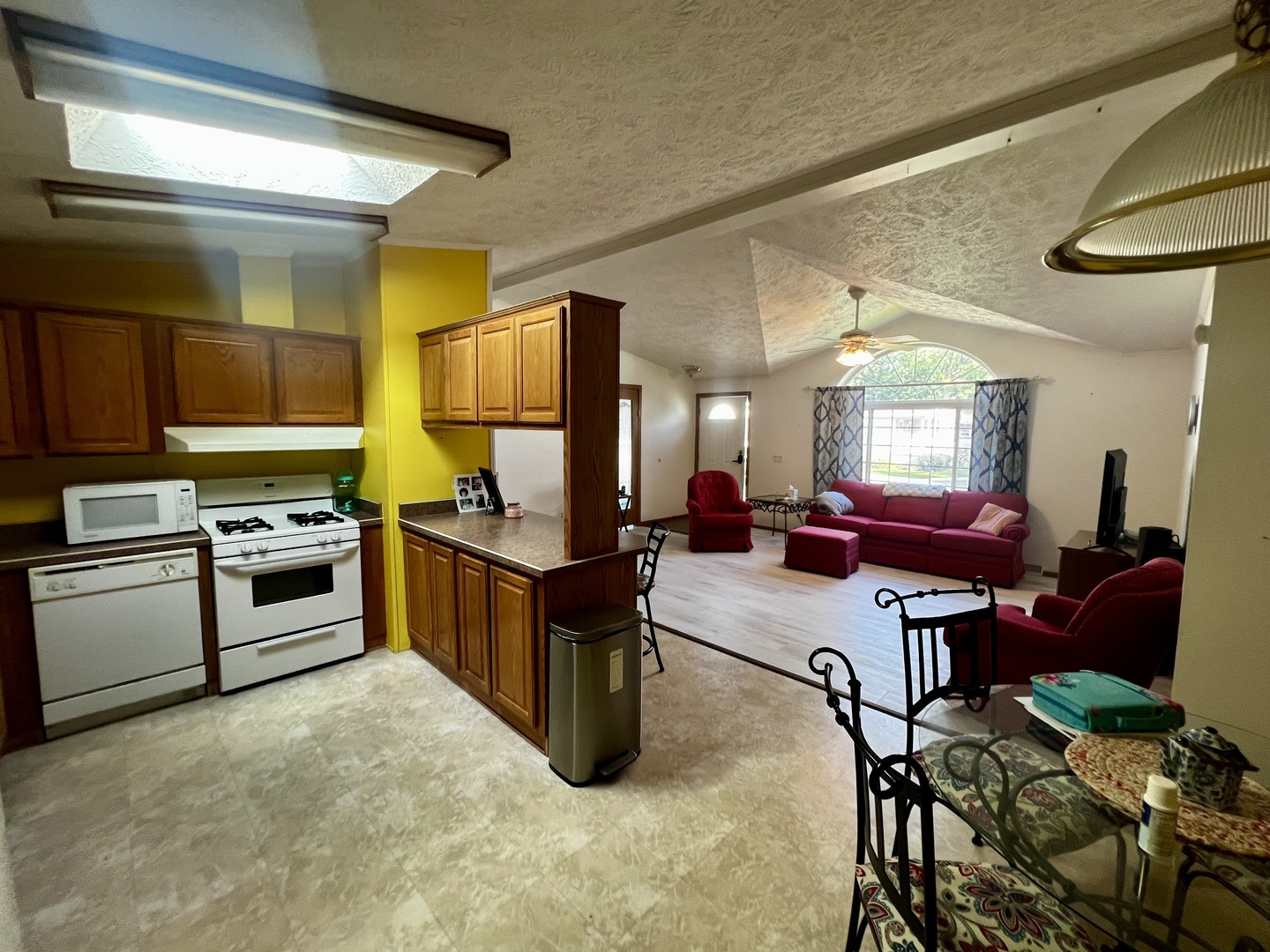 1074 Lakeview Road Elgin, IL 60123 - Photo 8 of 26 Gallery Image 8