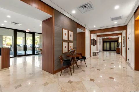 $795,000 | 700 East Hildebrand Avenue, Unit 301, San Antonio, TX 78212