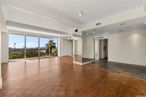 $795,000 | 700 East Hildebrand Avenue, Unit 301, San Antonio, TX 78212