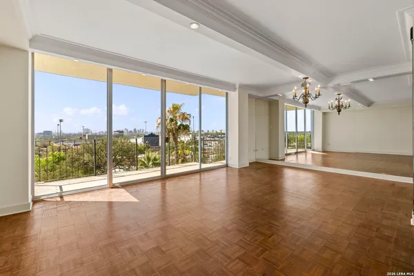 $795,000 | 700 East Hildebrand Avenue, Unit 301, San Antonio, TX 78212
