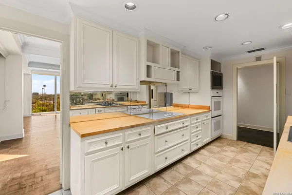 $795,000 | 700 East Hildebrand Avenue, Unit 301, San Antonio, TX 78212