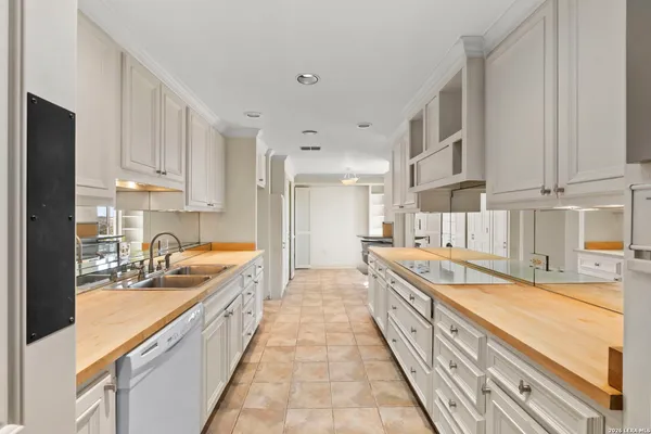 $795,000 | 700 East Hildebrand Avenue, Unit 301, San Antonio, TX 78212