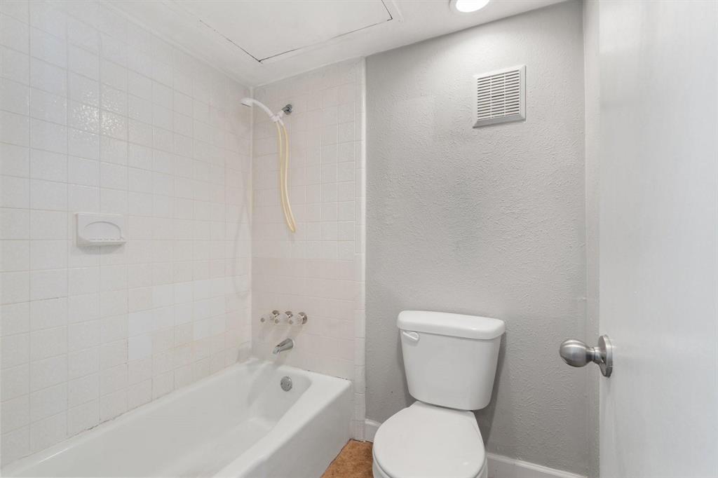 4533 North O'Connor Road, Unit 2208 Irving, TX 75062 - Photo 24 of 28 a bathroom with a toilet sink and shower