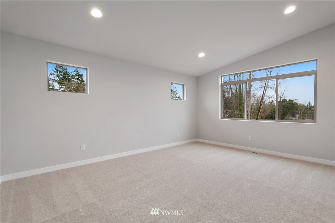 1630 Gault Street, Unit 6 Sumner, WA 98390 - Photo 14 of 24 an empty room with a window