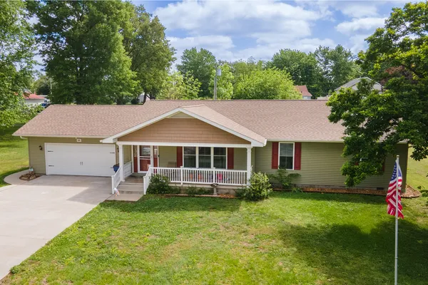 $243,000 | 707 South Sunny Slope Street, West Frankfort, IL 62896