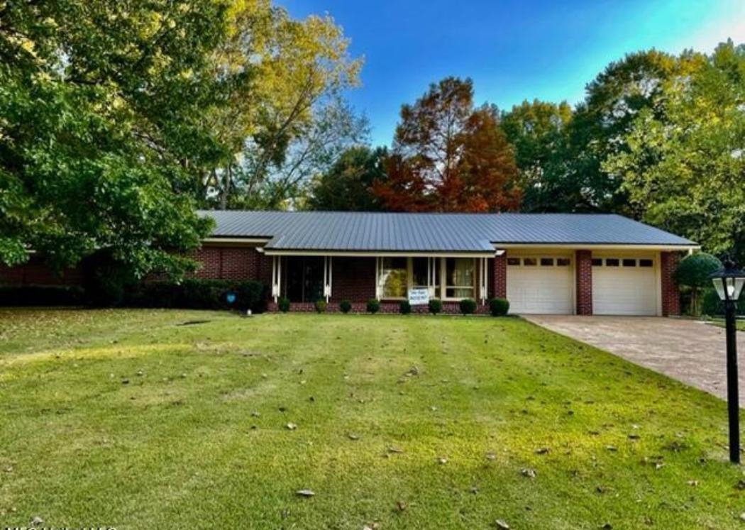 217 Porter Street Senatobia, MS 38668 - Photo 1 of 1 a front view of a house with a garden