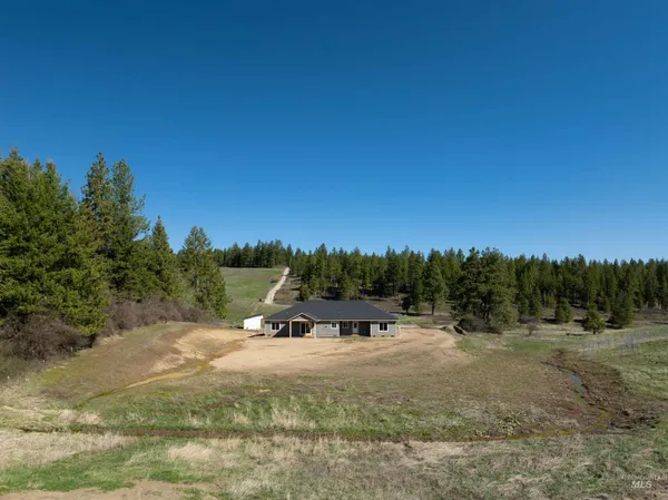 $850,000 | 1283 Bear Creek Road, Princeton, ID 83857