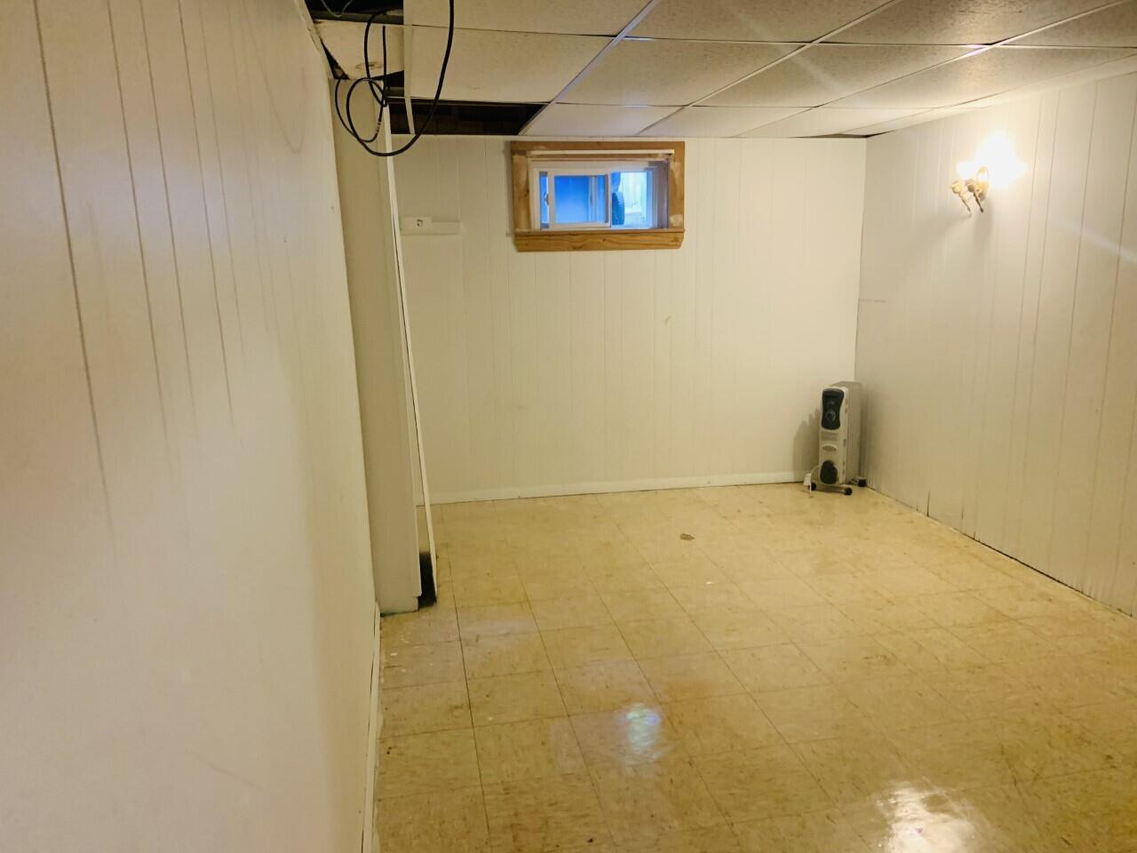 46 Williams Avenue Pocasset, MA 02559 - Photo 19 of 26 a bathroom with a shower