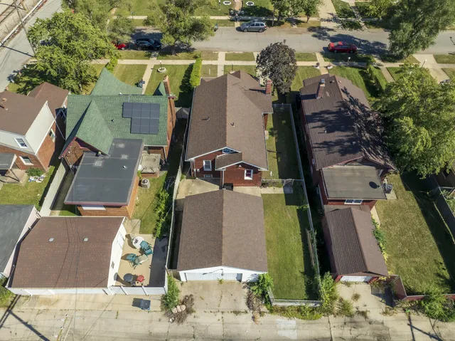 a picture of a bench in front of a wall