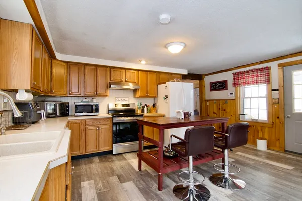 $469,900 | 440 Chauncey Walker Street, Belchertown, MA 01007