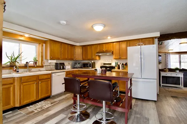 $469,900 | 440 Chauncey Walker Street, Belchertown, MA 01007