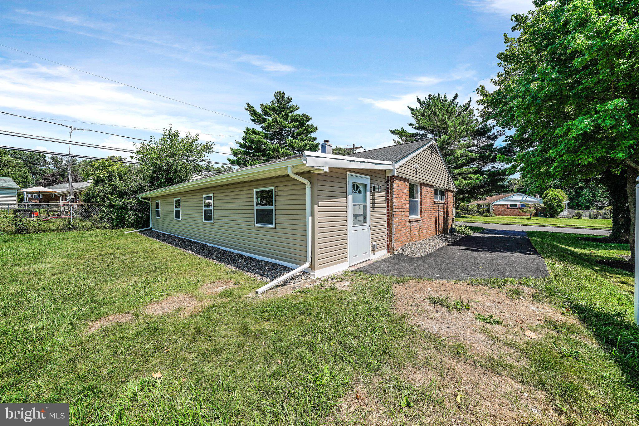 1448 Thomson Road Abington, PA 19001 - Photo 5 of 30 Gallery Image 5
